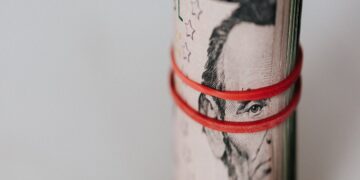 Understanding the Influence of Interest Rates on Borrowing and Saving