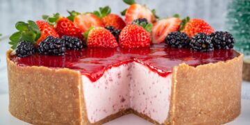 Berry Bliss: Elevating Cakes with the Vibrance of Fresh Berries