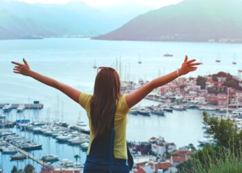Title: 10 Essential Tips for Traveling Alone