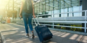 How to Travel on a Budget: Money-Saving Tips