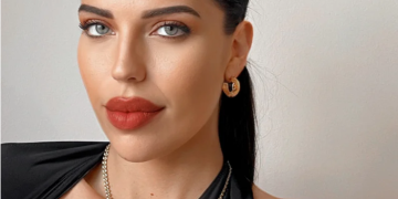 LuxeTones: Redefining Luxury Jewelry with Timeless Elegance