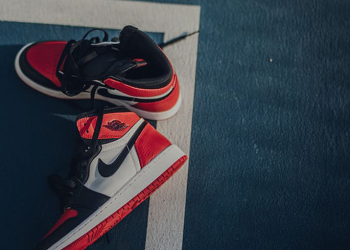 Sneakerpeeker: Miejsce dla pasjonatów oryginalnych sneakersów