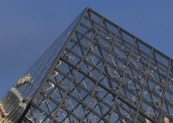 What sets PARISCityVISION apart as a travel & tour provider