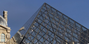 What sets PARISCityVISION apart as a travel & tour provider